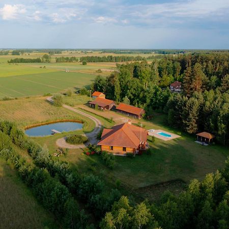 Dworek Ogrodniki, całoroczny dom wakacyjny na wyłączność, basen, sauna, las, pianino, duża ogrodzona posesja Tuczna Zewnętrze zdjęcie