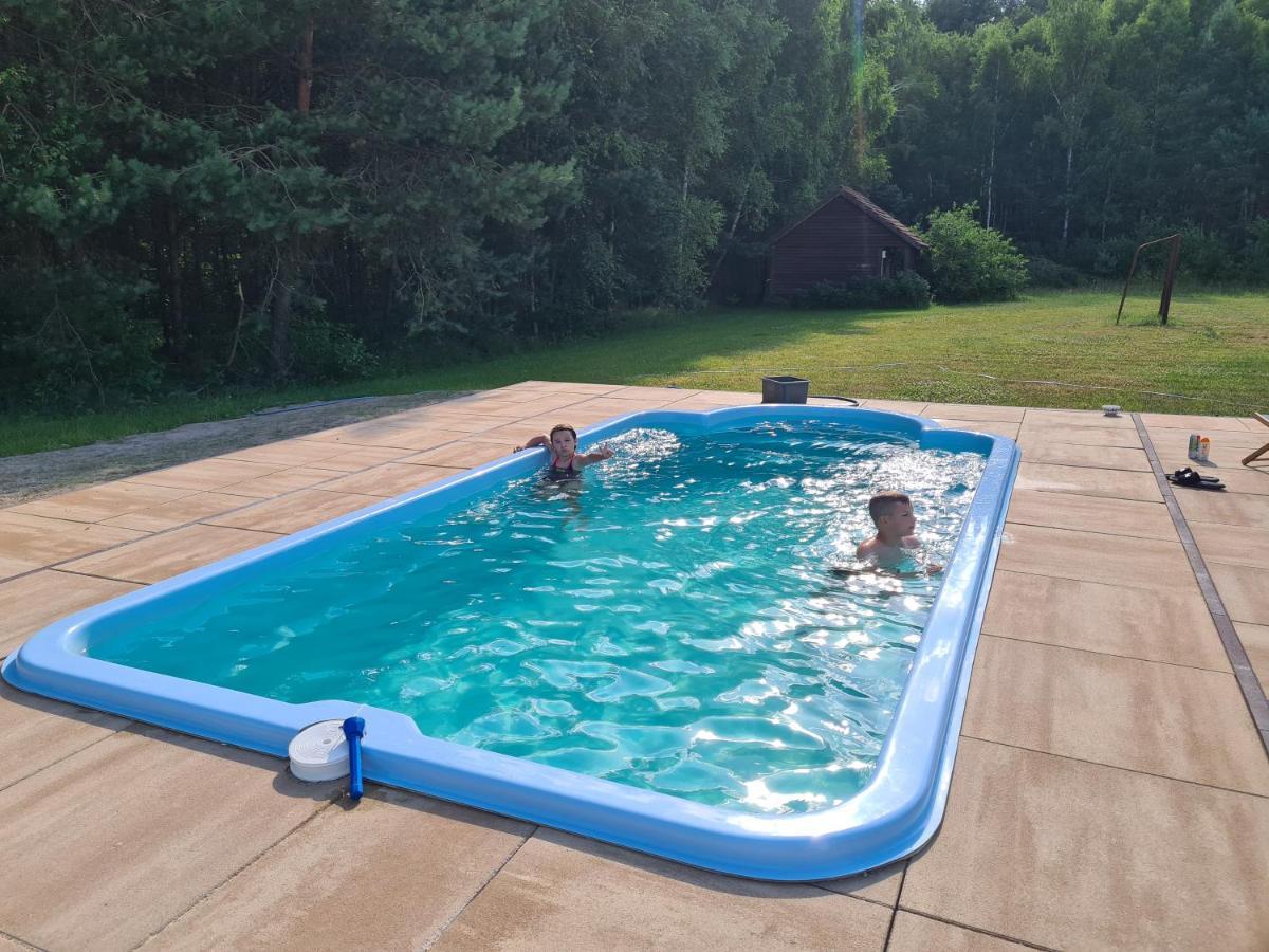 Dworek Ogrodniki, całoroczny dom wakacyjny na wyłączność, basen, sauna, las, pianino, duża ogrodzona posesja Tuczna Zewnętrze zdjęcie