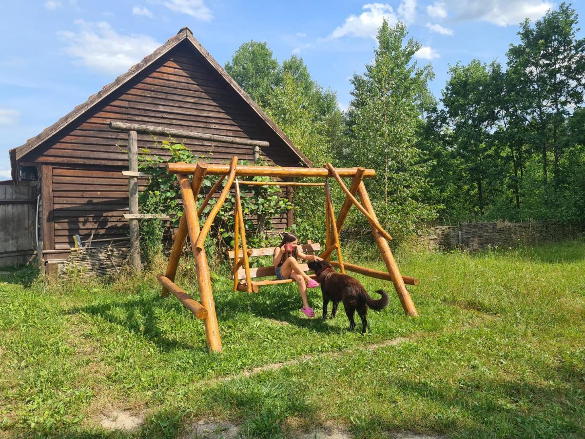 Dworek Ogrodniki, całoroczny dom wakacyjny na wyłączność, basen, sauna, las, pianino, duża ogrodzona posesja Tuczna Zewnętrze zdjęcie