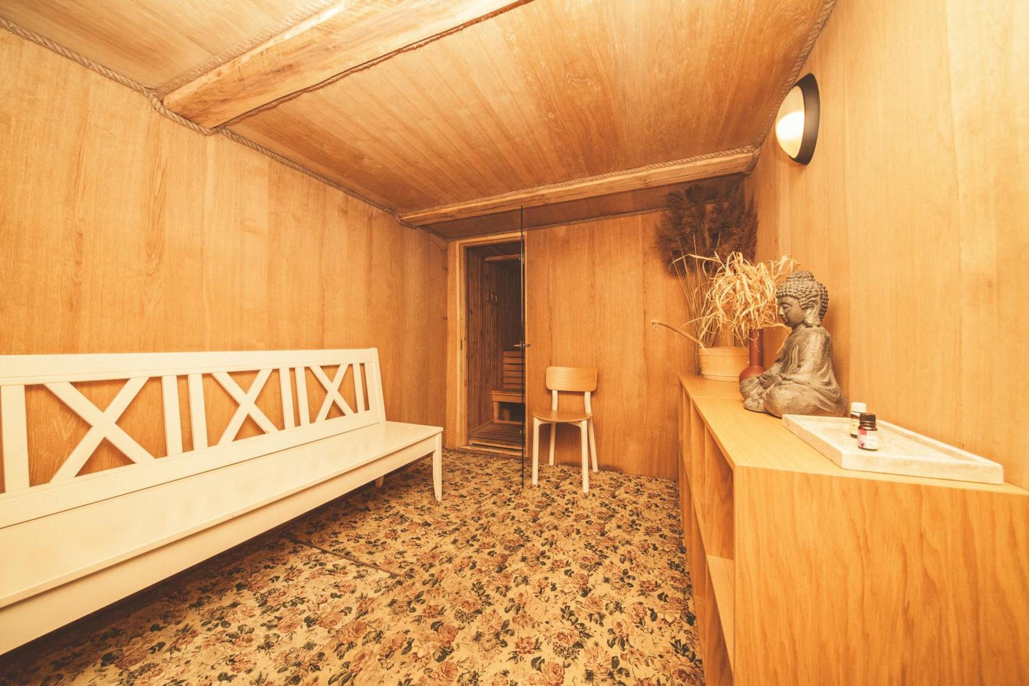 Dworek Ogrodniki, całoroczny dom wakacyjny na wyłączność, basen, sauna, las, pianino, duża ogrodzona posesja Tuczna Zewnętrze zdjęcie