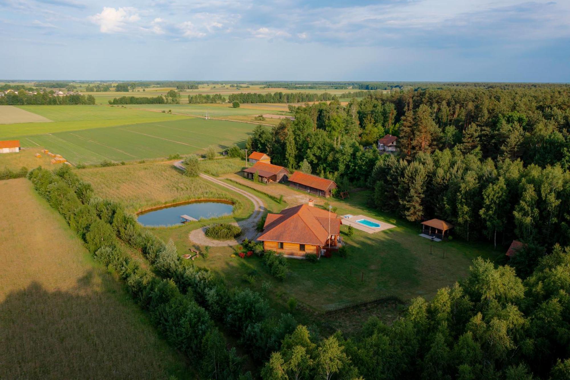 Dworek Ogrodniki, całoroczny dom wakacyjny na wyłączność, basen, sauna, las, pianino, duża ogrodzona posesja Tuczna Zewnętrze zdjęcie